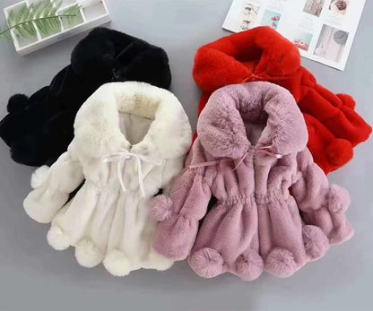 Mädchen Winter Plüschmantel mit Kunstfell & Pompons - Warm & Weich - 1-7 Jahre